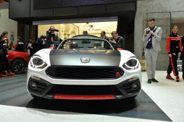 Fiat снял курьезную рекламу про свой родстер 124 Spider (ВИДЕО)