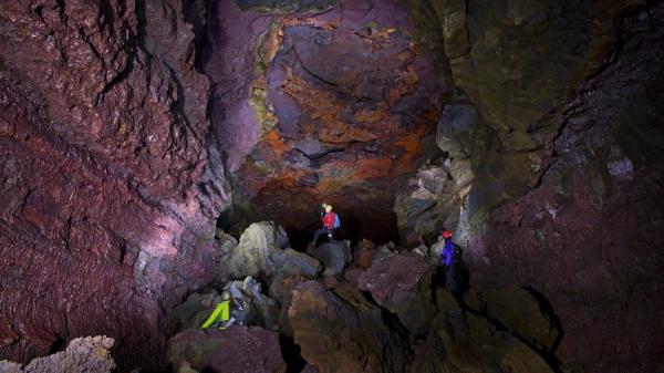 В Исландии открыли для туристов одну из самых интересных пещер на планете (ФОТО)