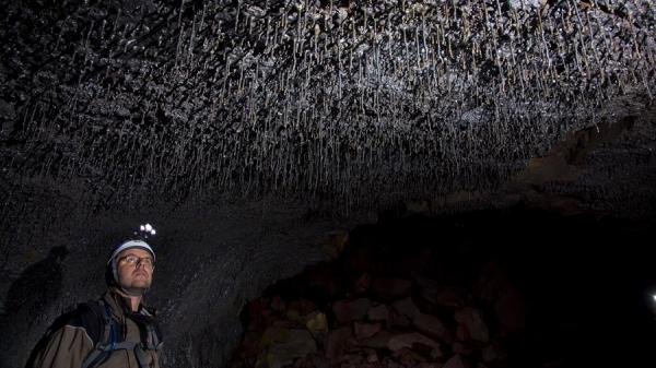 В Исландии открыли для туристов одну из самых интересных пещер на планете (ФОТО)