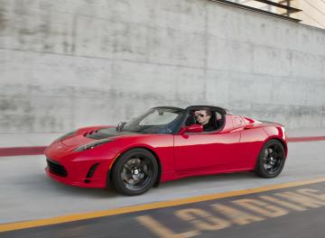 Появились новые подробности о Tesla Roadster второго поколения