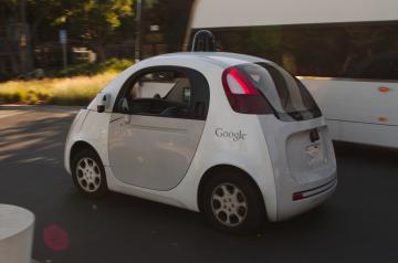 Первый взгляд на беспилотный автомобиль Google (ВИДЕО)