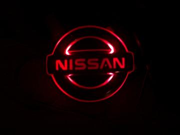 Nissan обнародовал тизер своего нового фургона (ФОТО)