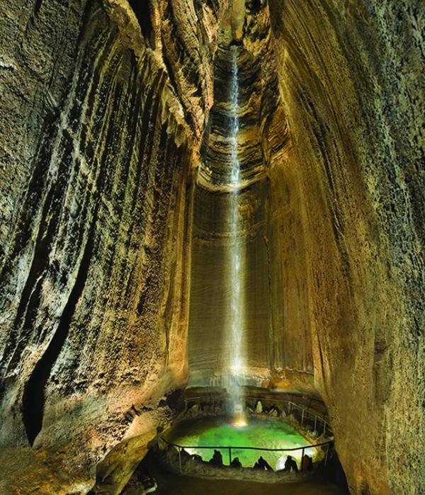 Чарующая красота природы: подземный водопад Руби Фоллс в США (ФОТО)