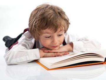 Чтение влияет на будущий заработок детей, - ученые