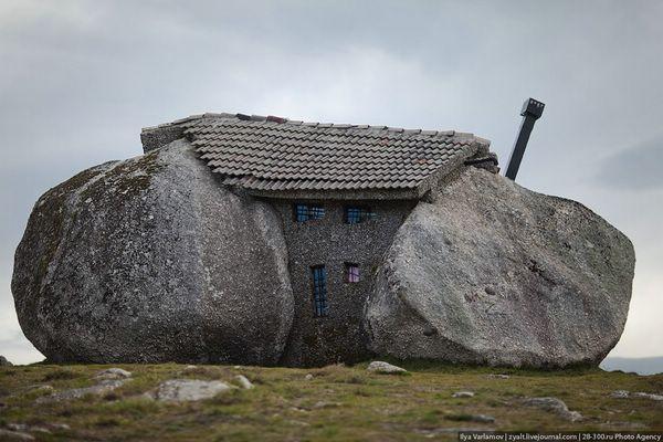 “Дом Флинстоунов”: уникальное жилище в Португалии (ФОТО)