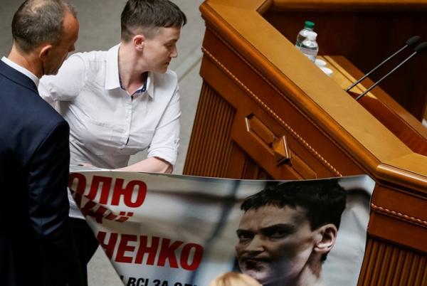 Из российского плена в украинский парламент: первый рабочий день Надежды Савченко (ФОТО)