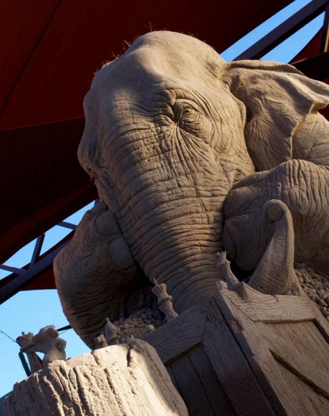 Невероятная песочная скульптура 2,7-метрового слона, играющего в шахматы (ФОТО)