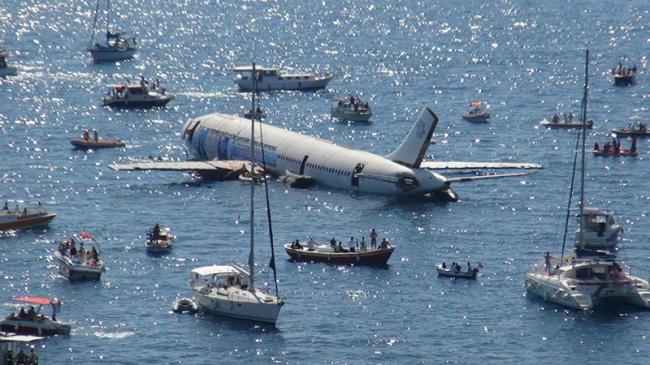 В Турции затопили самолет ради привлечения туристов (ФОТО)