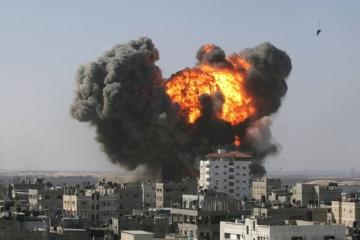 Авиация РФ начала бомбить крупнейший город Сирии вакуумными и «бочковыми» бомбами