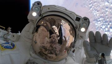 Астронавты впервые вошли в надувной модуль на МКС