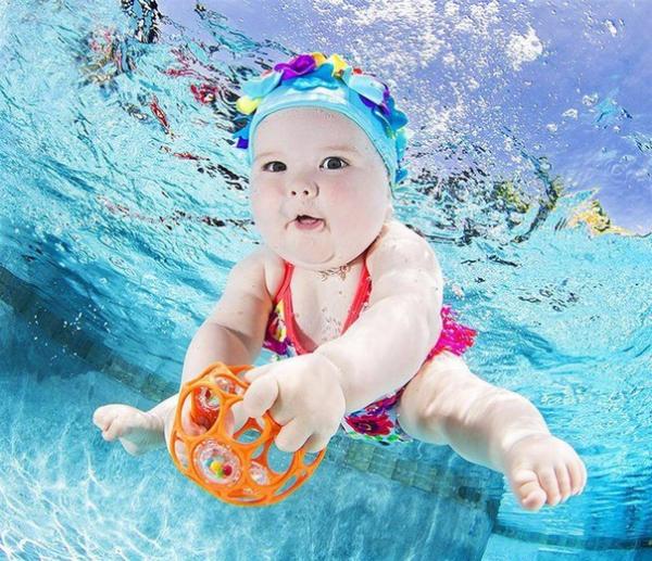 Естественная среда. Как ведут себя дети под водой (ФОТО)
