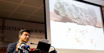 Археолог нашел фрагмент трона времен Троянской войны
