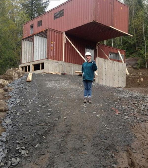 Уютный бюджетный дом из грузовых контейнеров (ФОТО)