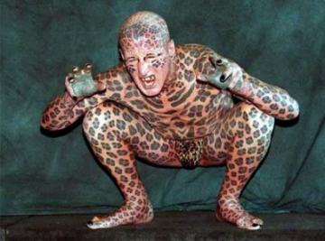 Умер знаменитый татуированный «человек-леопард»