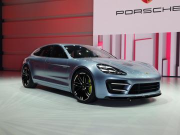 Новое поколение Porsche Panamera покажут в конце июня