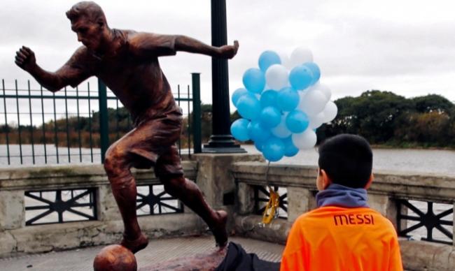 В столице Аргентины открыли статую Месси (ФОТО)