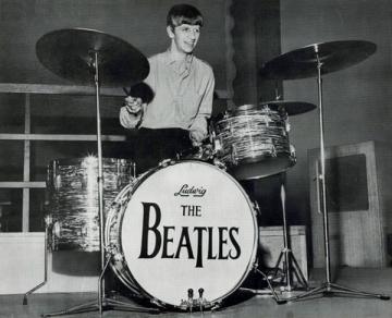 Легендарная барабанная установка The Beatles уйдет с молотка