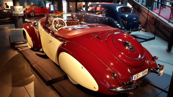 В Риге открылся крупнейший музей истории авто (ФОТО)