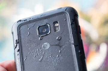 Защищенный смартфон Samsung Galaxy S7 Active с треском провалил тест на водонепроницаемость (ВИДЕО)