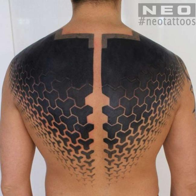 Сложные геометрические татуировки, на которое захочется посмотреть дважды (ФОТО)