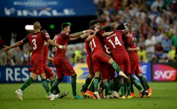 Португалия впервые стала чемпионом Европы по футболу (ВИДЕО)