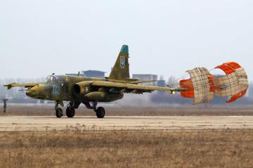 Штурмовик Су-25 украинских ВВС загорелся при взлете