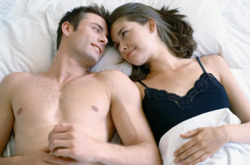 Мужчины и женщины должны спать по-разному