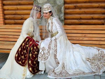Ярко и аутентично: самые необычные свадебные наряды (ФОТО)