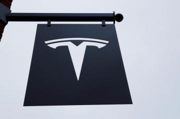 Tesla выпустит самоуправляемый электробус и грузовик