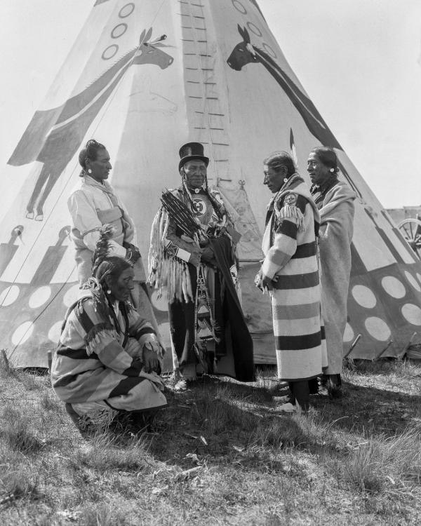 Известный фотограф показал жизнь первых поселенцев Западной Канады (ФОТО)