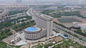 В Китае построили здание в форме огромного унитаза (ФОТО)