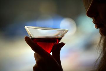 Ученые провели параллель между алкоголем и онкологией