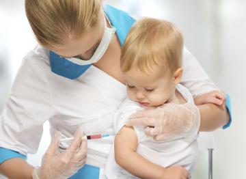 Массовая панацея: почему детям спешат делать вакцинацию
