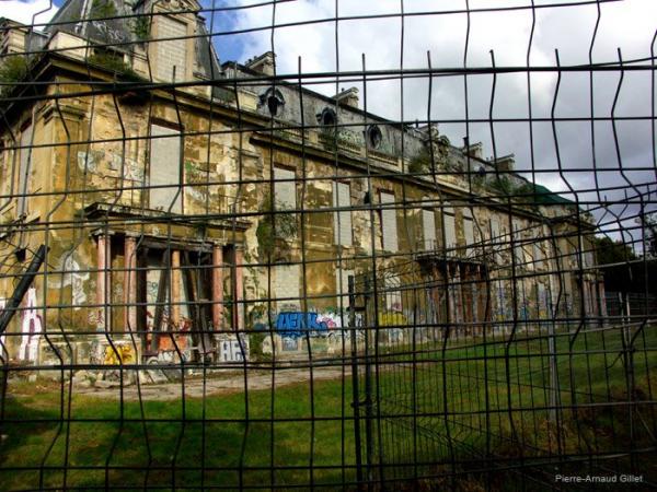 Замок Ротшильдов: призрак былой роскоши на окраине Парижа (ФОТО)