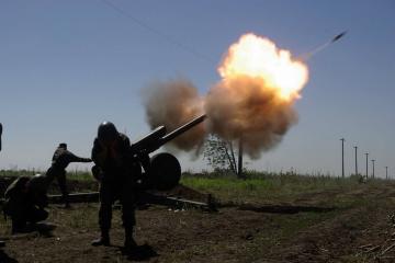 Противостояние на Донбассе: пророссийские боевики бьют по украинским позициям из тяжелой артиллерии