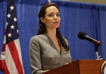 Анджелина Джоли начинает преподавать еще в одном ВУЗе 