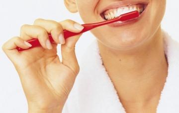 Чистка зубов дважды в день может предотвратить рак кишечника, - ученые