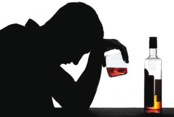 Одинокие люди склонны к злоупотреблению алкоголем, - ученые