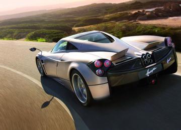 Pagani Automobili выпустила новый спорткар