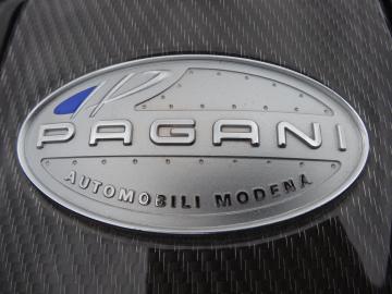 Компания Pagani представила уникальный суперкар (ФОТО)