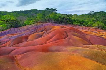 Шедевр природы: семицветные пески Маврикия (ФОТО)