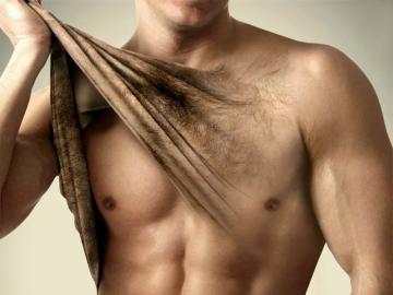 Все больше мужчин предпочитают удалять волосы на теле