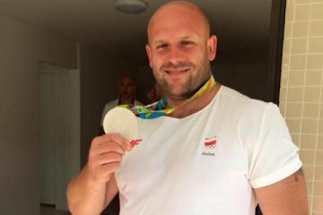 Польский призер продал свою медаль, чтобы спасти жизнь больному мальчику