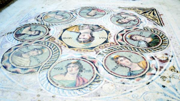 Археологи обнаружили уникальные греческие мозаики (ФОТО)