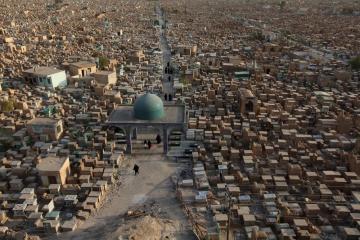 "Долина мира": крупнейшее кладбище в мире (ФОТО)