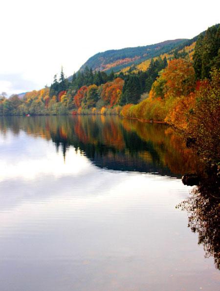 Популярная достопримечательность: овеянное легендами озеро Лох-Несс в Шотландии (ФОТО)