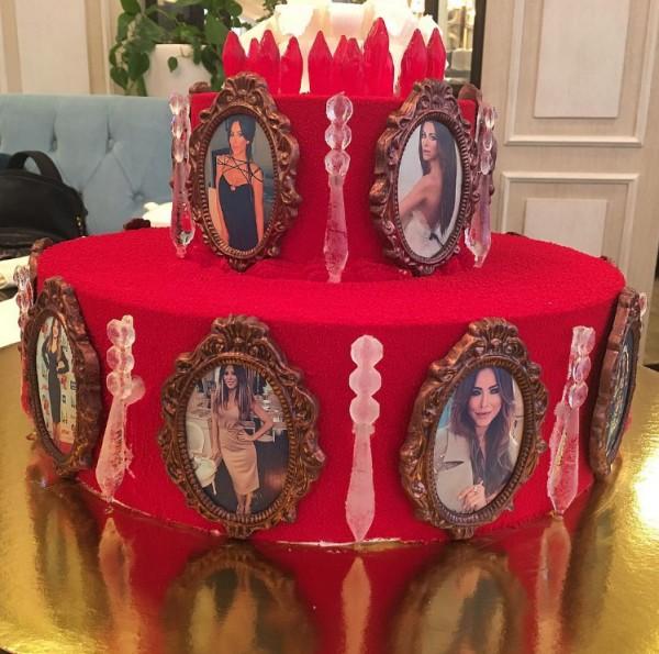Ани Лорак показала шикарный торт со своего праздничного стола (ФОТО)