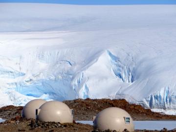 Экстремальный туризм с комфортом: купольные домики в Антарктиде (ФОТО)