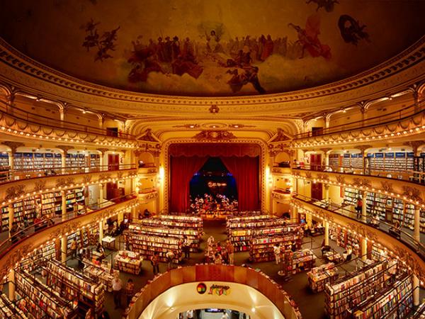 Книжный магазин в стиле ренессанса (ФОТО)
