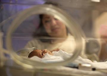 Родилась самая маленькая девочка в мире (ФОТО)